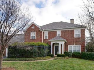 5945 Ashwood Bluff Dr, Louisville, KY 40207-7200