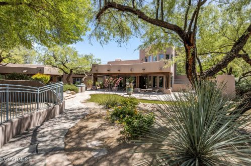 2020 Bethany Home Rd, Phoenix AZ 85014-2434 exterior