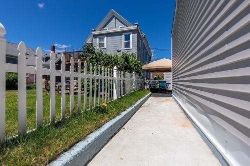 40 Roundy St, Beverly MA  01915-3213 exterior