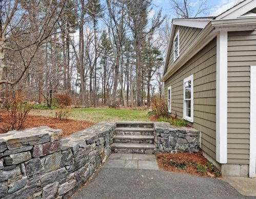 20 Brucewood Rd, Acton MA 01720-4422 exterior