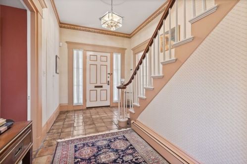 550 Beacon St, Newton, MA 02459-2024