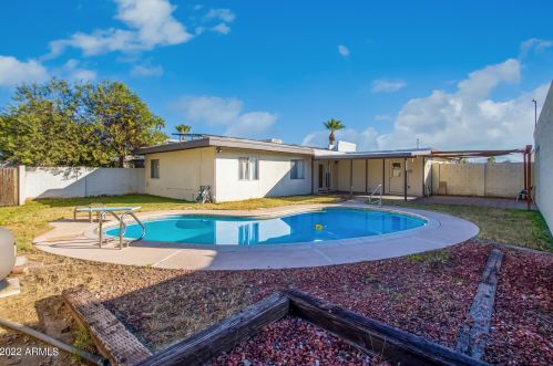 3222 Clinton St, Phoenix AZ 85028-3023 exterior