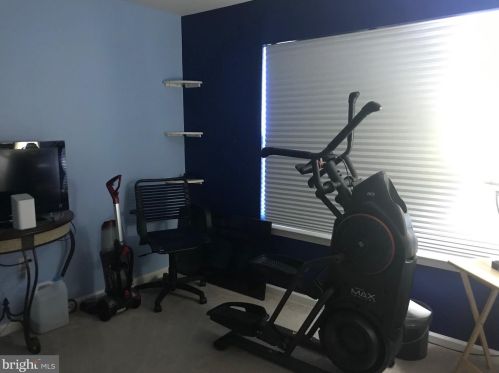 111 Sansom Ln, West Deptford NJ 08096-5168 exterior