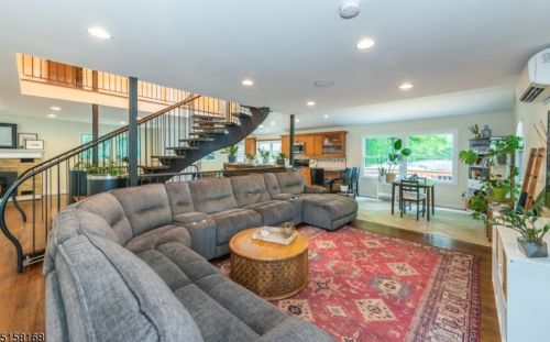 440 Stonetown Rd, Skyline Lakes NJ  07456-1200 exterior