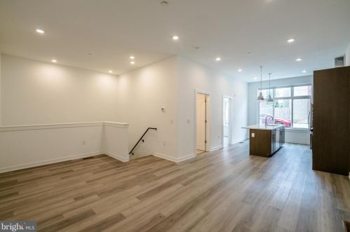 710 16th St, Philadelphia, PA 19146-2013