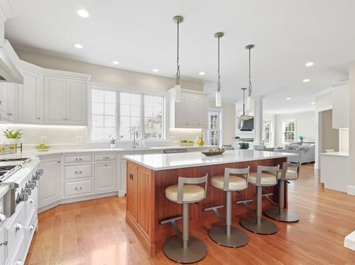 51 Mann Ave, Needham MA 02492-4533 exterior