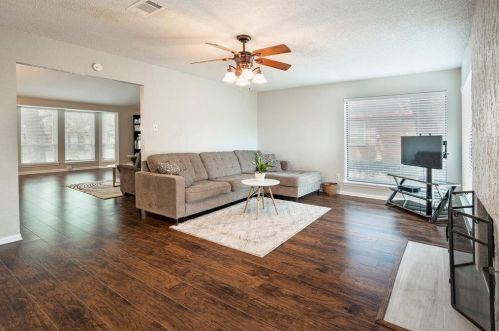 510 Country Vw Ln, Garland TX 75043-5614 exterior