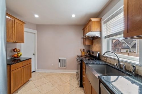 79 Border St, Dedham MA 02026-3601 exterior