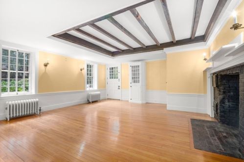 2 Brookshire Rd, Worcester MA 01609-1251 exterior