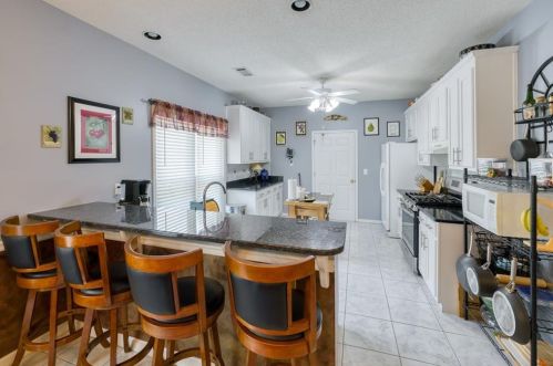 113 Windsor Cir, Stockbridge GA 30281-1864 exterior