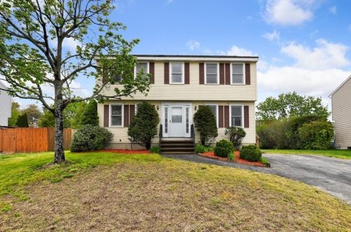 97 Wimbledon Xing, Dracut, MA 01826-6321
