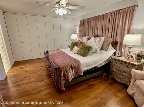 31 Ann Ct, Tinton Falls NJ  07724-3000 exterior