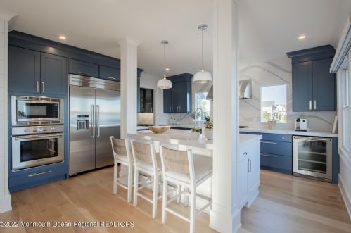 670 Little Silver Point Rd, Little Silver NJ  07739-1737 exterior