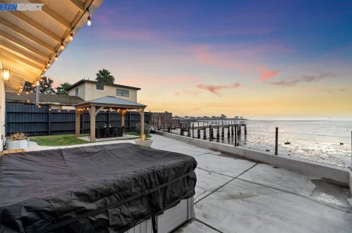 13095 Neptune Dr, San Leandro CA  94577-3130 exterior