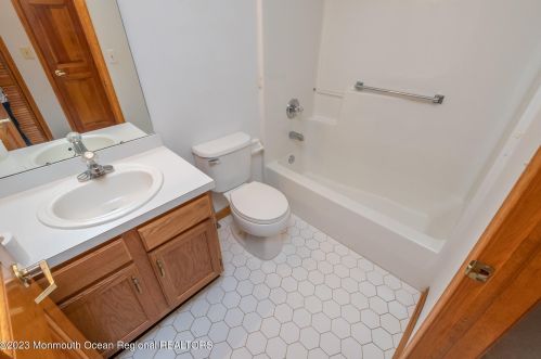 30 Baker Dr, Jackson Twp NJ 08527 exterior