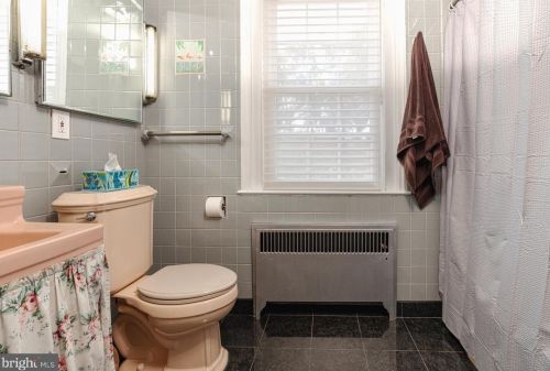 605 Delaware St, West Deptford NJ  08096-1576 exterior