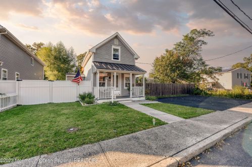 13 Church St, Tinton Falls NJ  07724-1802 exterior