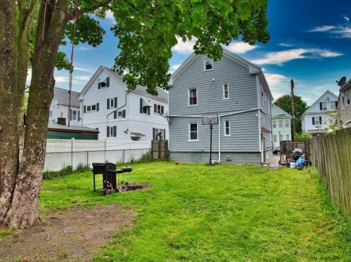 242 Austin St, New Bedford MA 02740-4523 exterior