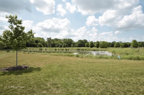 921 Kelly Ln, Sycamore, IL 60178-9509