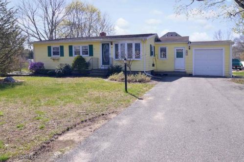 92 Valley St, Seekonk, MA 02771-5216