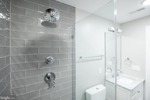 817 20th St, Philadelphia PA 19130-2005 exterior