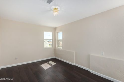 819 3rd Ave, Phoenix AZ 85023-6204 exterior