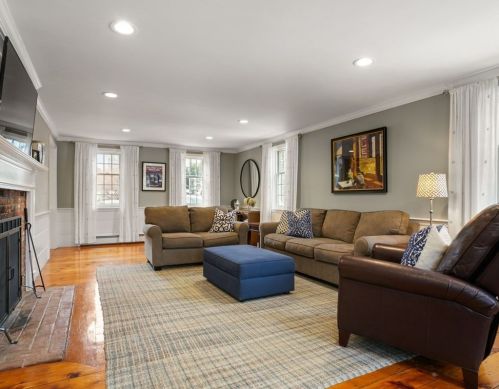 4 High St, Southborough MA 01772-1423 exterior