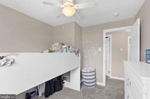 467 Hemlock Ter, West Deptford NJ  08096-2813 exterior