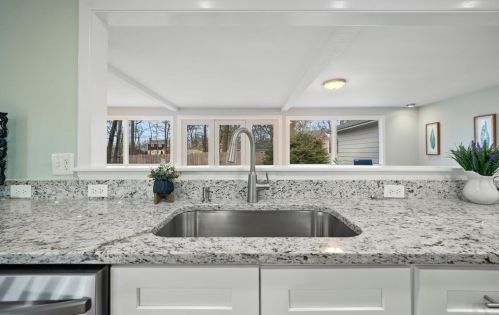 39 Sunset Dr, Seekonk MA 02771-4511 exterior