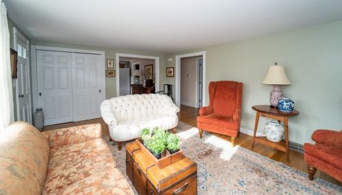 53 Standish Ave, Plymouth MA 02360-4165 exterior