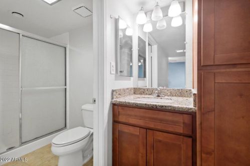 4041 Camelback Rd, Phoenix AZ 85018-2727 exterior