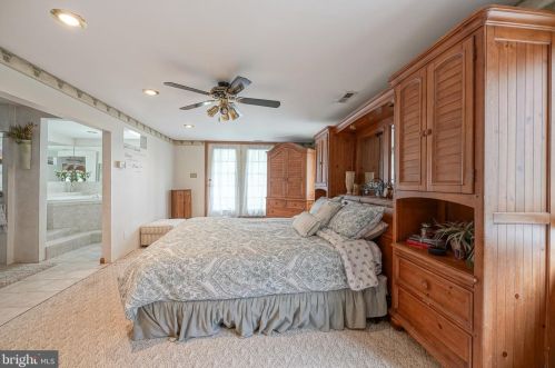 431 Meadowcroft Rd, West Deptford NJ 08096-4007 exterior