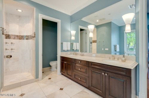 5621 Calle Camelia, Phoenix AZ 85018-4617 exterior