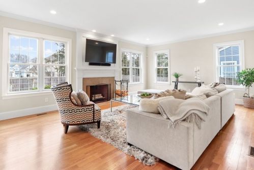 51 Mann Ave, Needham MA 02492-4533 exterior