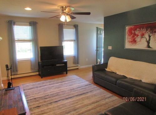 1060 Rocky Woods St, Taunton MA  02780-8200 exterior