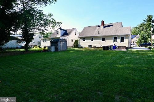 353 Hendrickson Ave, West Deptford NJ 08096-1327 exterior