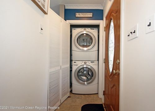 105 Barker Ave, Tinton Falls NJ  07724-2942 exterior