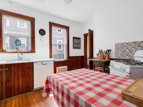 61 Paul Revere Rd, Arlington MA 02476-5729 exterior