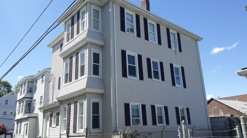 18 Augustus St, Fall River, MA 02721-4202