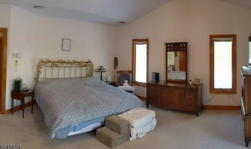 4 Dales Xing, Wantage NJ 07461-3229 exterior