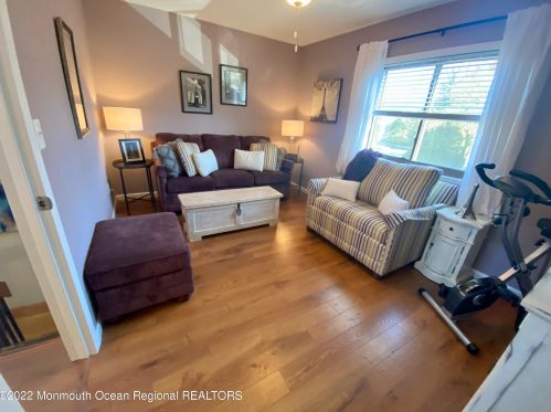 31 Ann Ct, Tinton Falls NJ  07724-3000 exterior