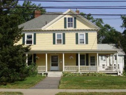 515 Crafts St, Newton, MA 02465-1702