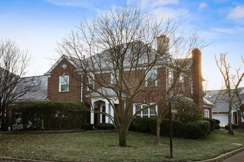 5945 Ashwood Bluff Dr, Louisville KY  40207-7200 exterior