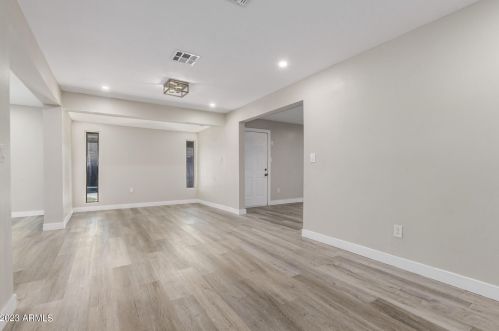 7332 17 Ave, Phoenix AZ 85085-6300 exterior