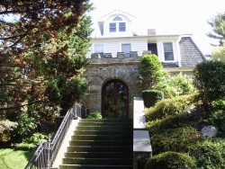 600 Beacon St, Newton, MA 02459-2004