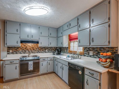 10 Kerrie Ct, Stockbridge GA 30281-5821 exterior