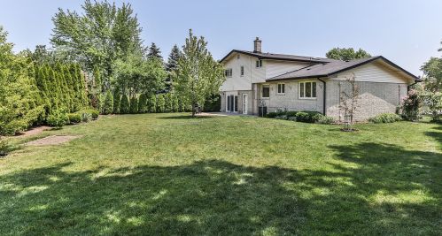 8738 Bruce Dr, Niles IL 60714-2344 exterior