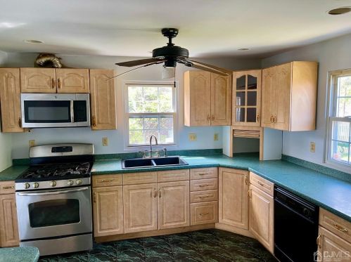 20 Lincoln Ave, Carteret NJ 07008-3115 exterior