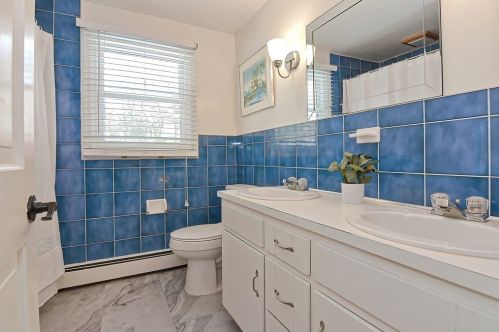 11 Robin Rd, Norfolk MA 02056-1731 exterior