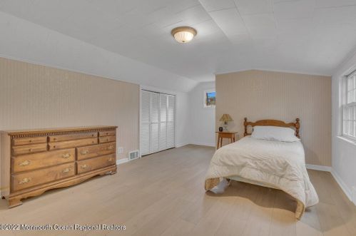 52 Laurel Dr, Little Silver NJ 07739-1416 exterior